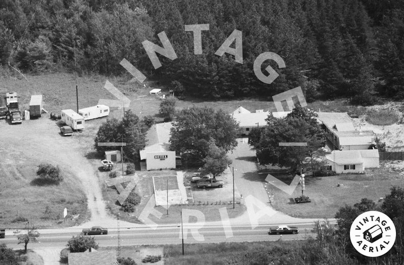 Nova Motel (Larsens Tourist Court) - 1978 Aerial (newer photo)